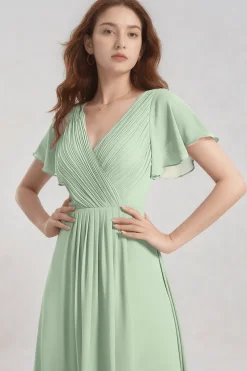 Robe invitée au mariage vert sauge asymétrique
