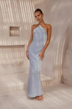 Robe invitée de mariage chic bleu pastel