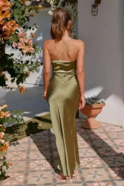 Robe invitée de mariage vert sauge