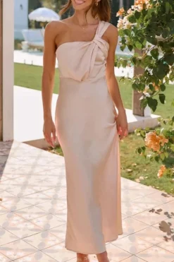 Robe invitée mariage chic asymétrique midi