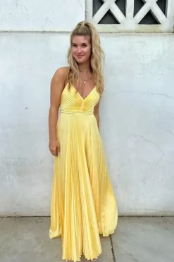 Robe jaune plissée longue à bretelles
