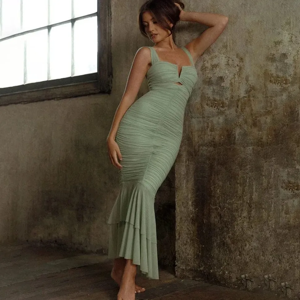 Robe longue avec décolleté carré