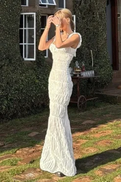 Robe longue blanche coupe sirène