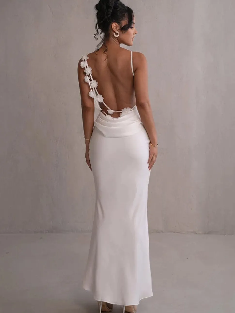 Robe longue dos nu à brettelles spaghetti