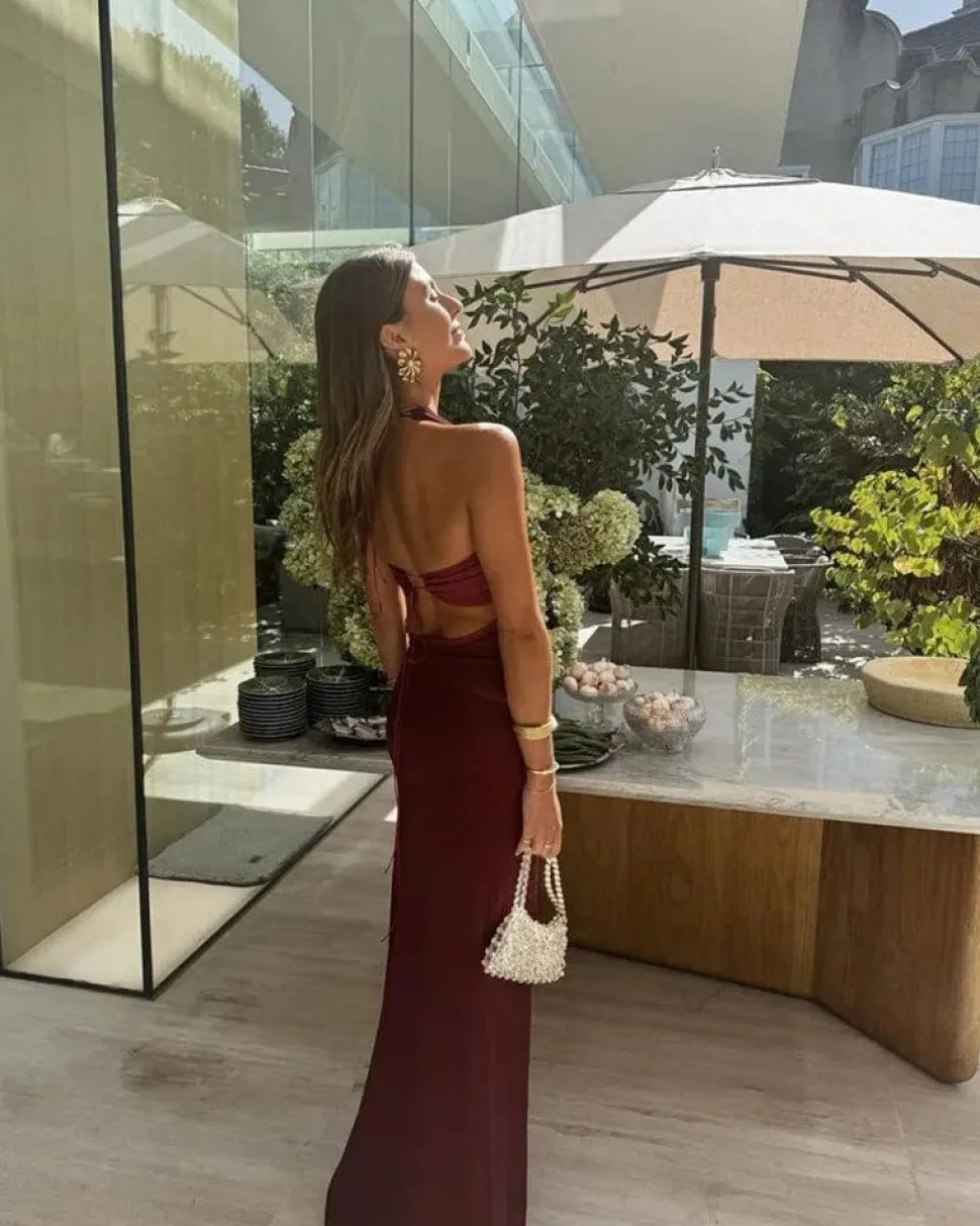 Robe longue drapée sophistiquée