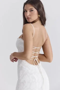 Robe longue en dentelle blanche
