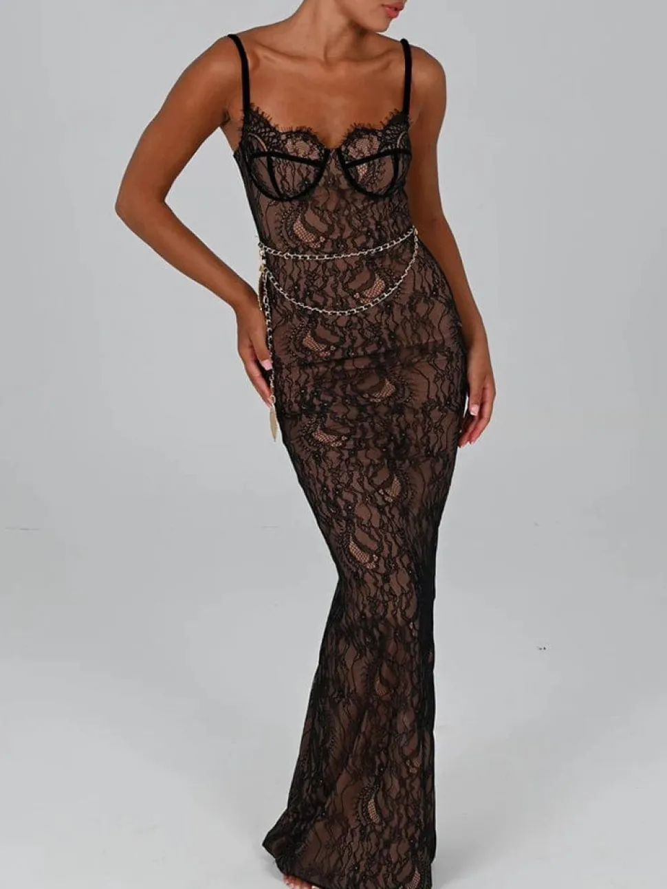 Robe longue en dentelle noire