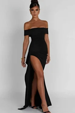 Robe longue fendue avec épaules dénudées