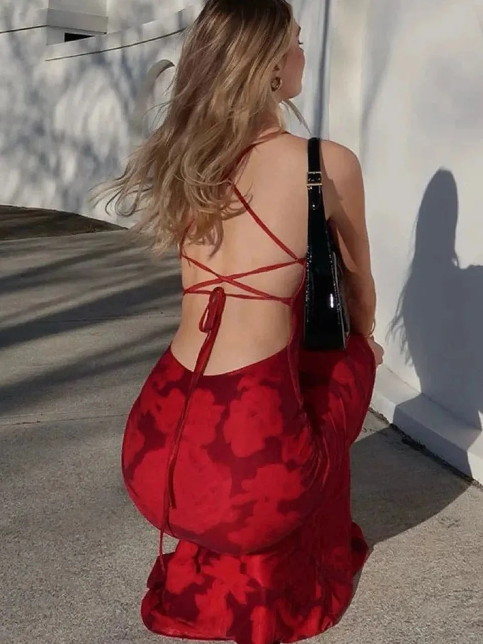 Robe longue fleurie rouge dos nu
