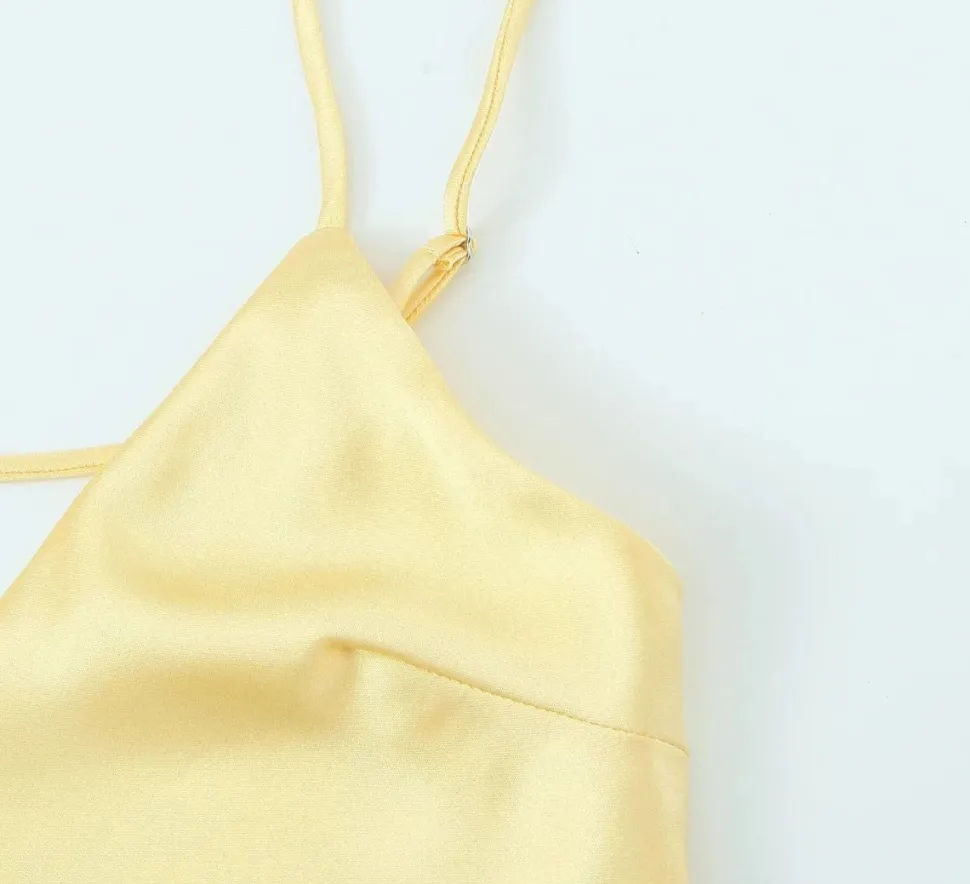 Robe longue jaune dos nu satinée