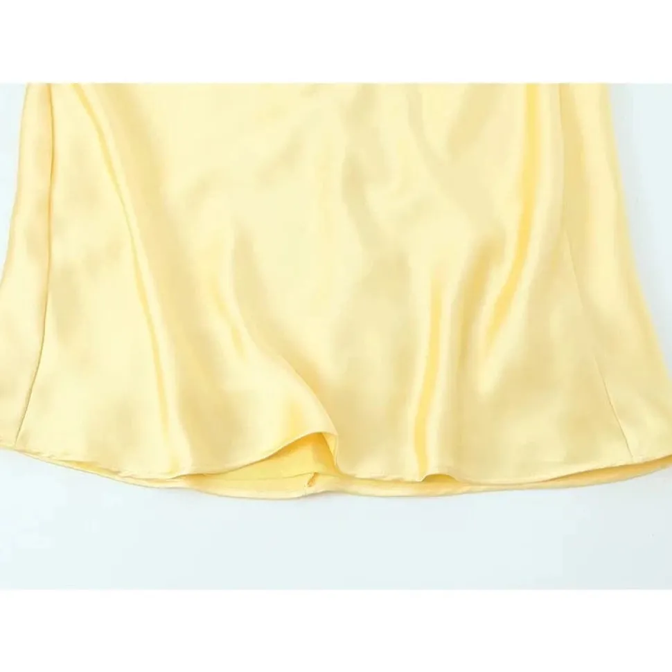 Robe longue jaune dos nu satinée