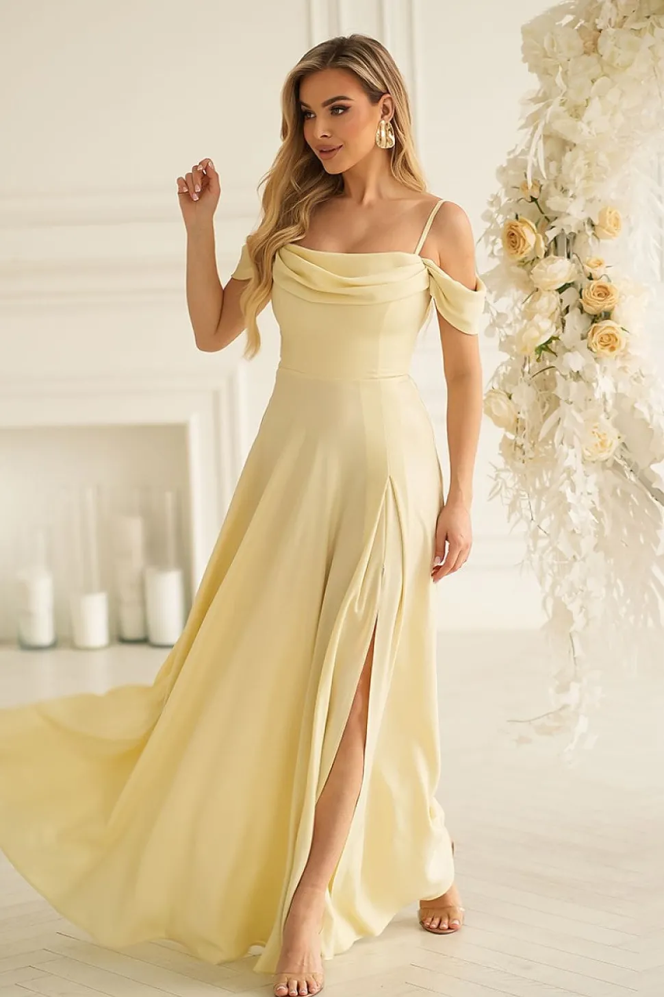 Robe longue jaune fendue épaules dénudées