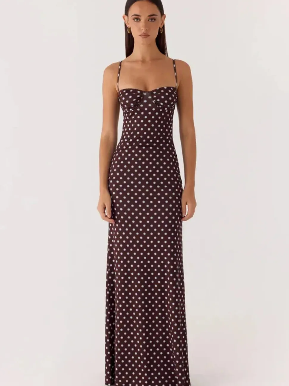 Robe longue marron à pois dos nu à bretelles fines