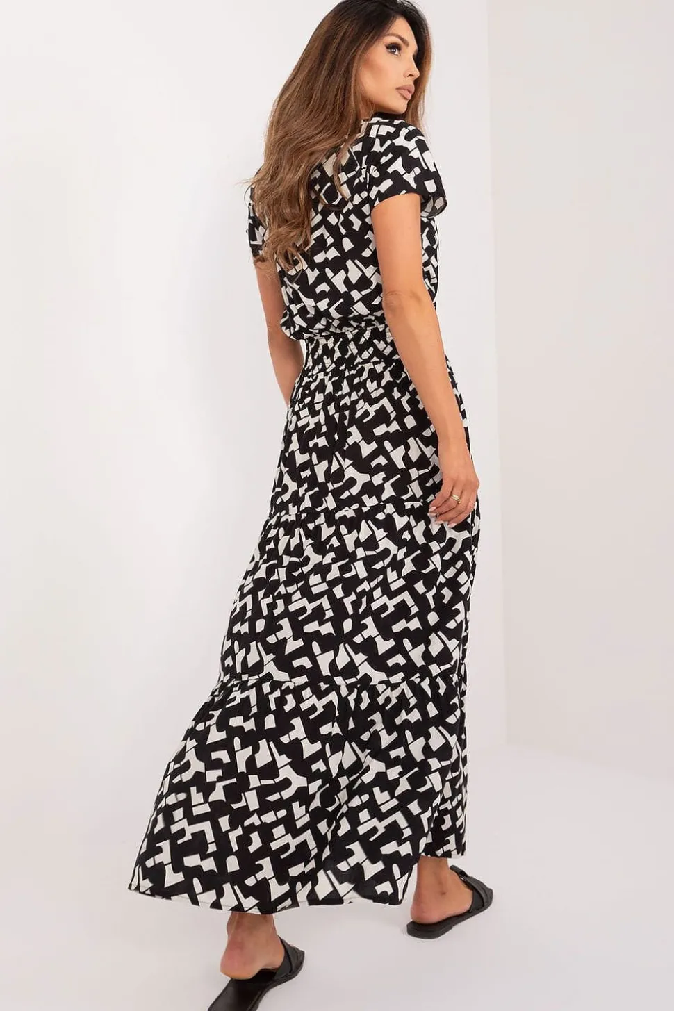 Robe longue noire et blanche manches courtes