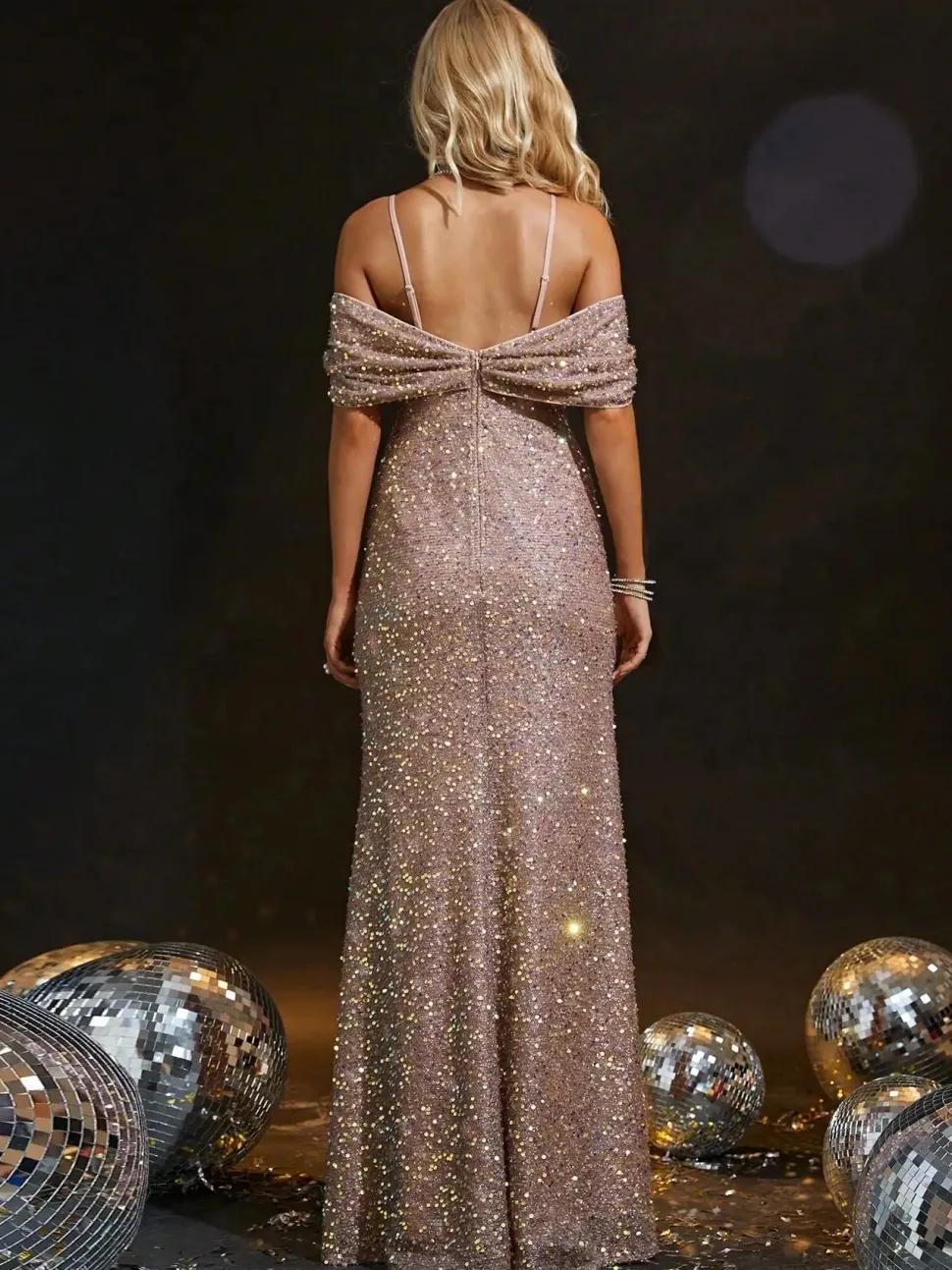 Robe longue à paillettes fendue rose