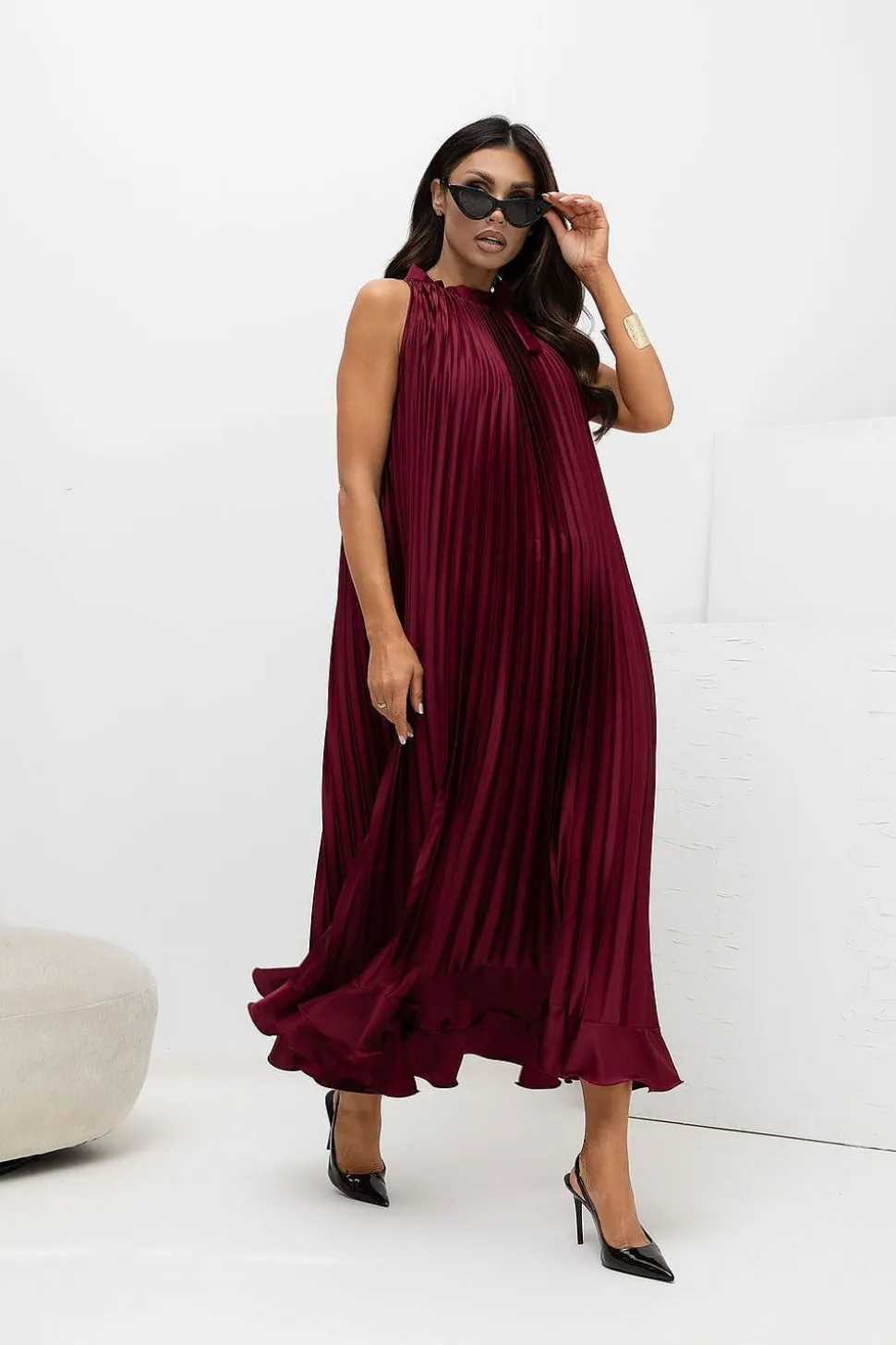 Robe longue plissée bordeaux sans manches