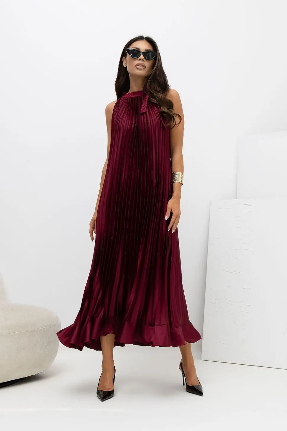 Robe longue plissée bordeaux sans manches