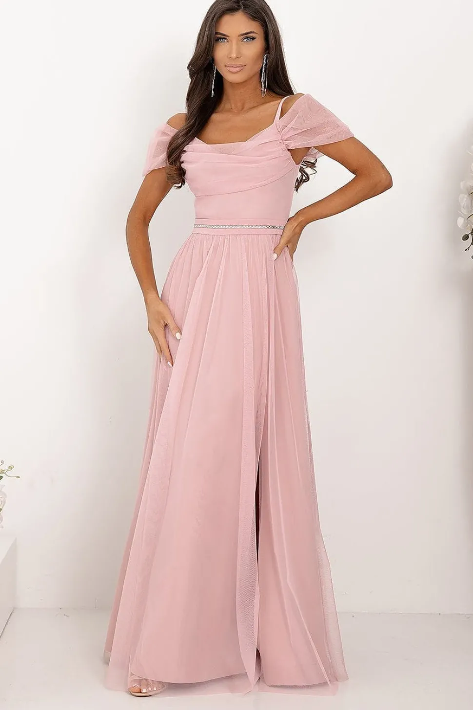 Robe longue rose poudrée épaules dénudées