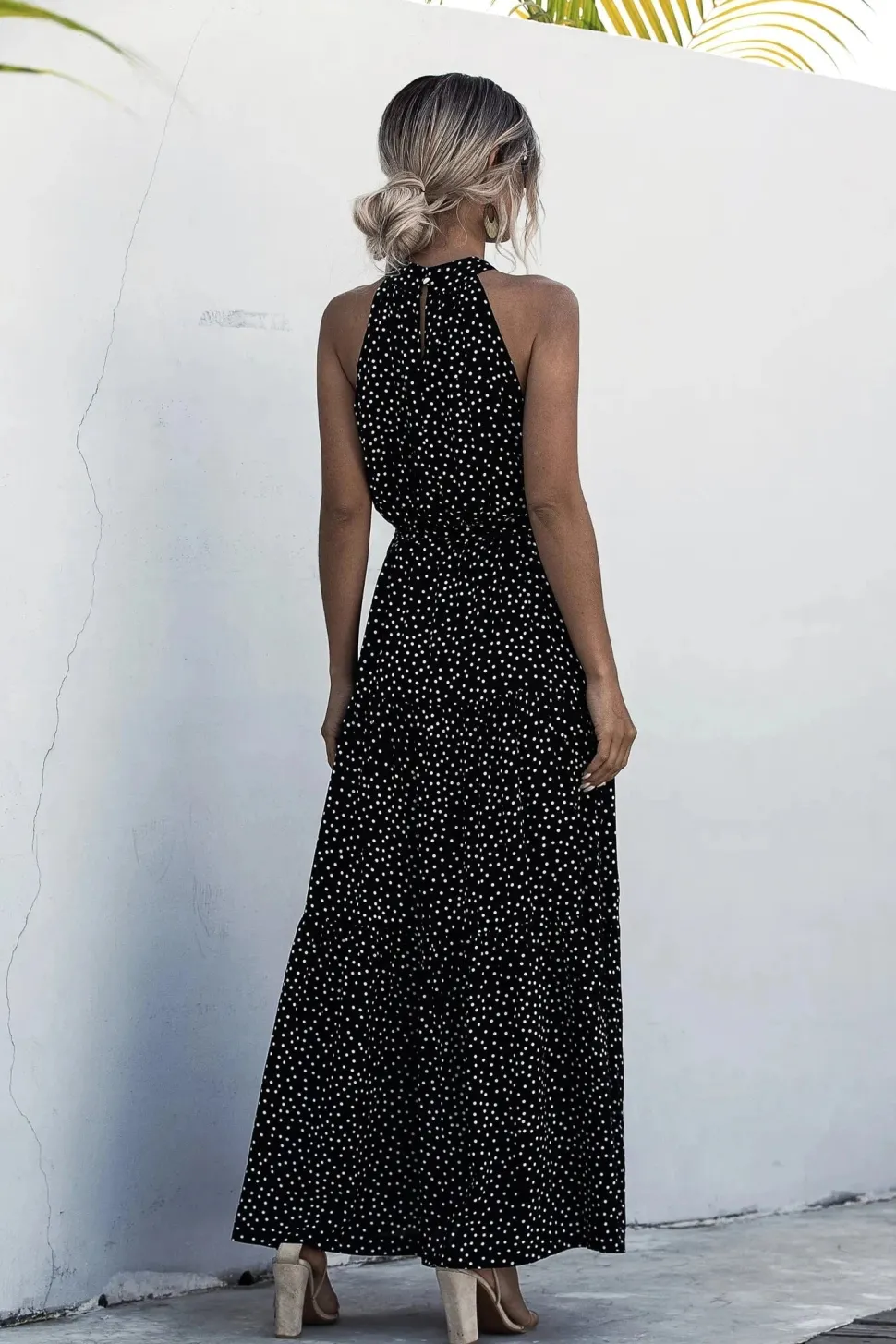 Robe longue sans manches à col halter