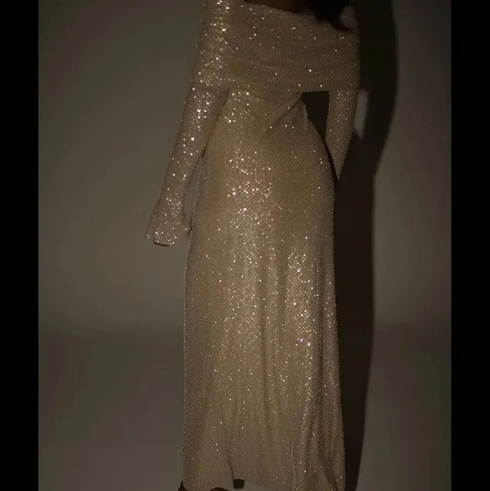 Robe longue sequin épaules dénudées