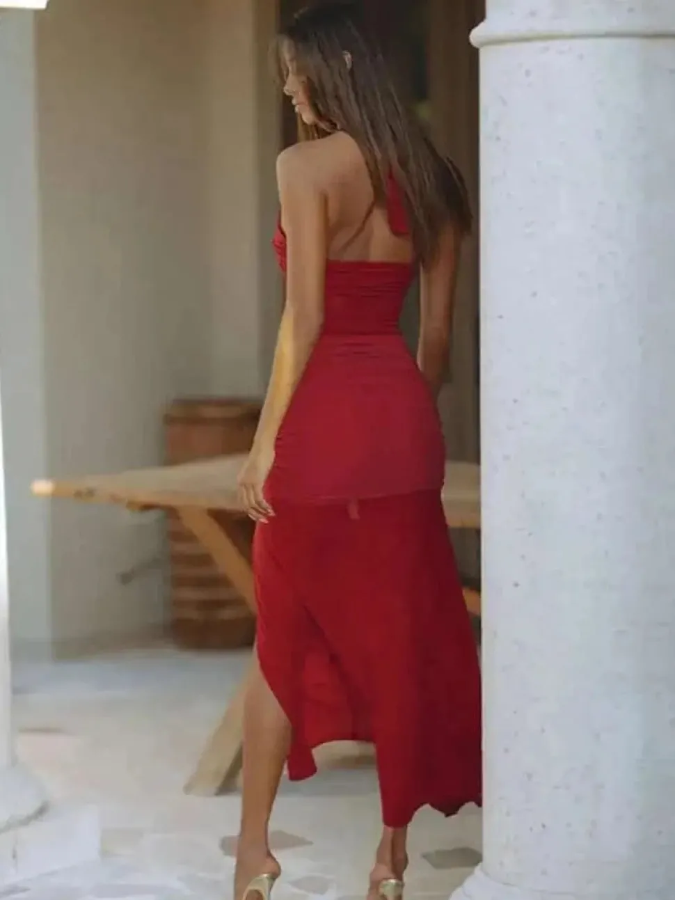Robe longue transparente fendue sans manches