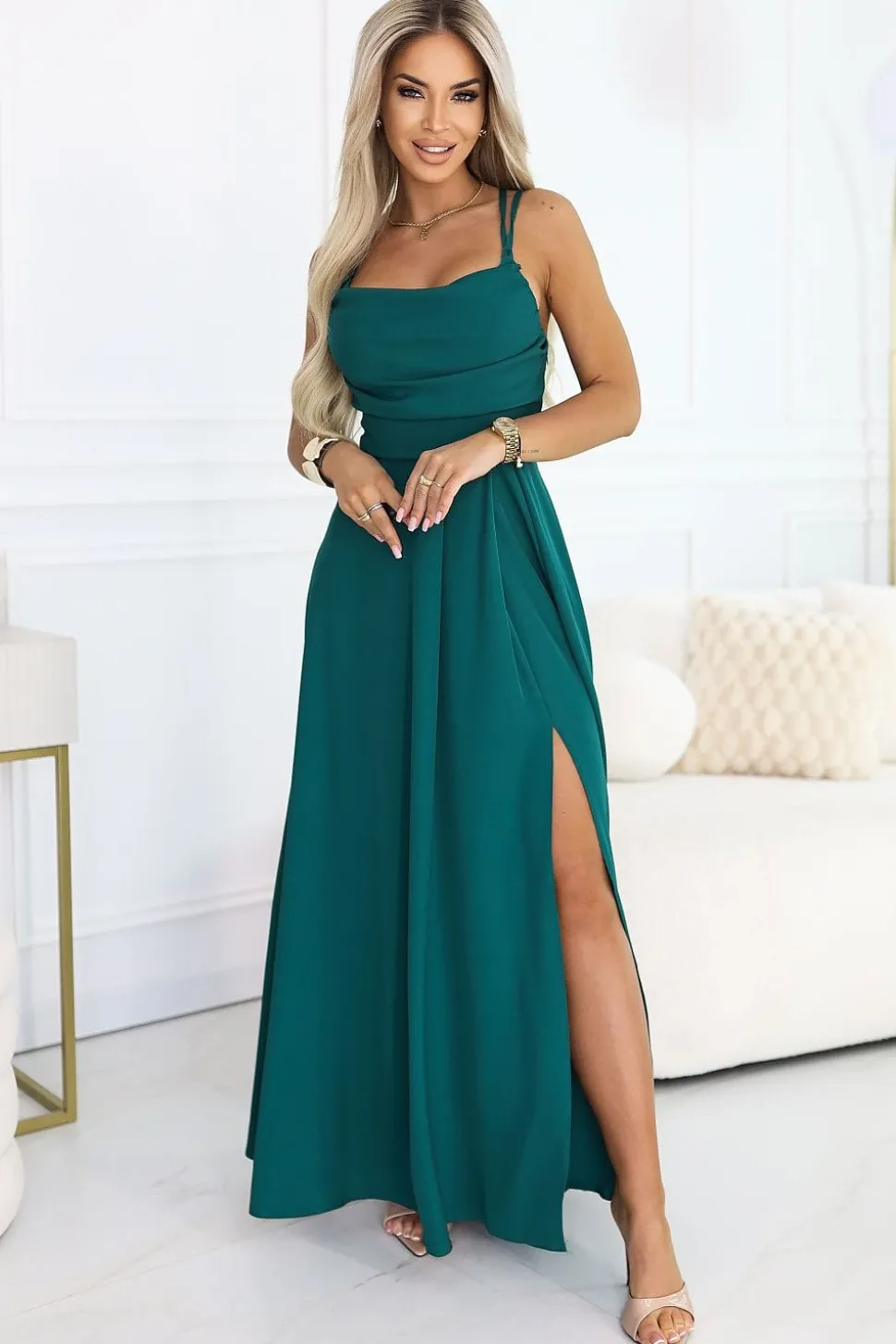 Robe longue verte fendue à bretelles