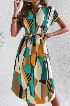Robe midi colorée à manches courtes