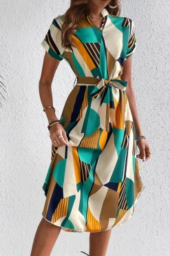 Robe midi colorée à manches courtes