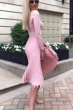 Robe midi en maille côtelée plissée manches longues