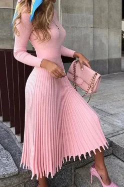Robe midi en maille côtelée plissée manches longues