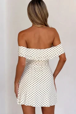 Robe mini sexy blanche à pois épaules dénudées