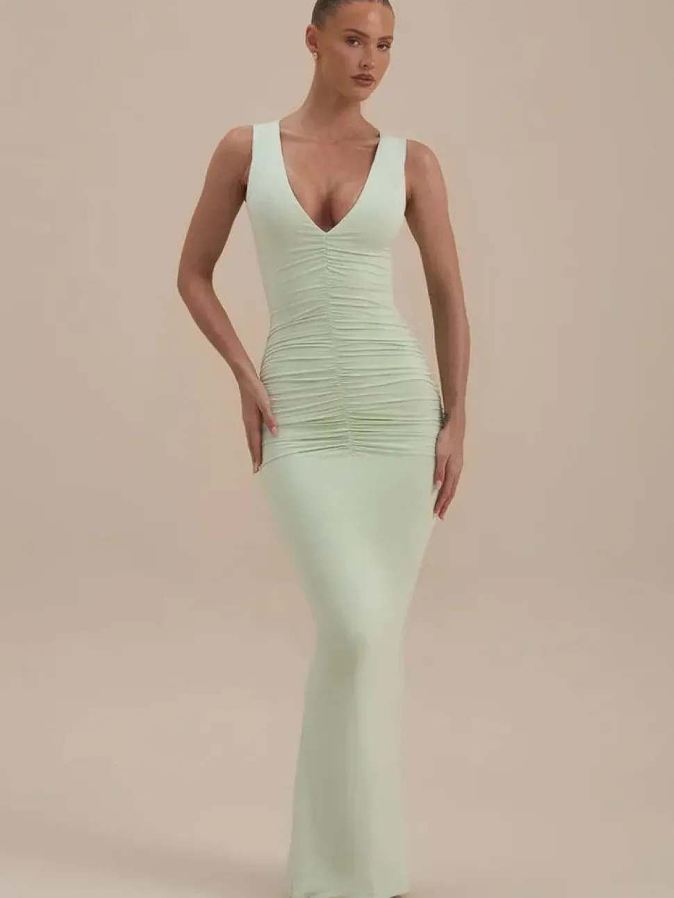 Robe moulante longue sans manches à col en V profond