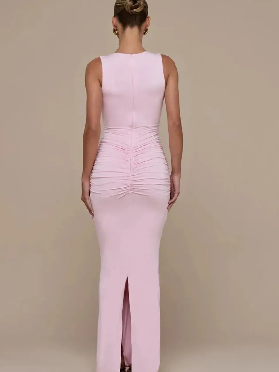 Robe moulante longue sans manches à col en V profond