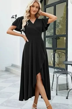 Robe noire asymétrique manches courtes