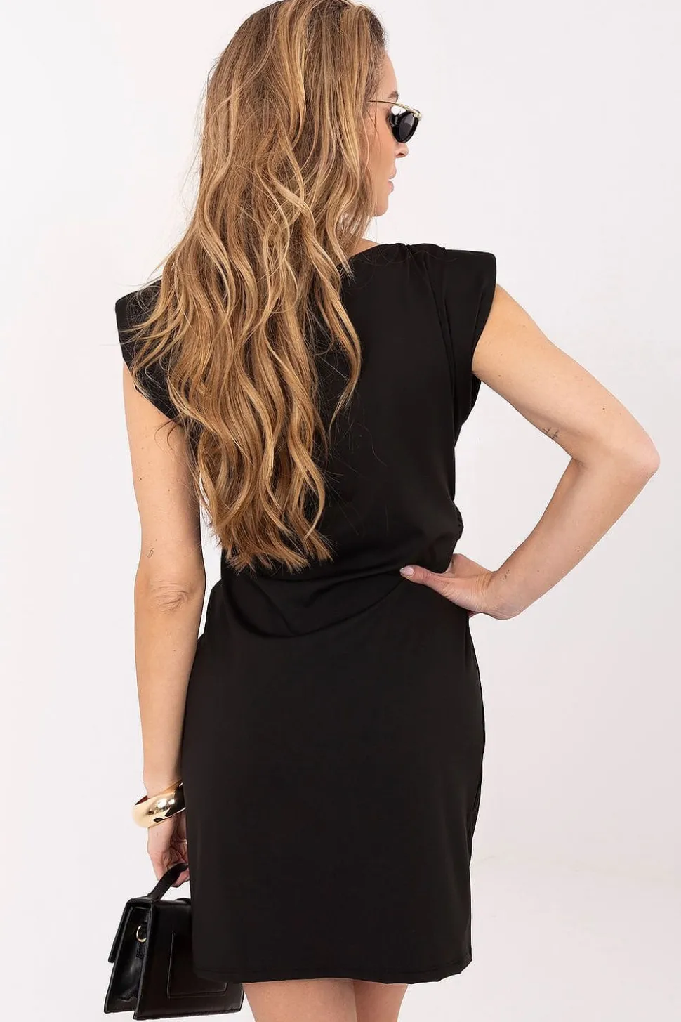Robe noire courte sans manches pour soirée