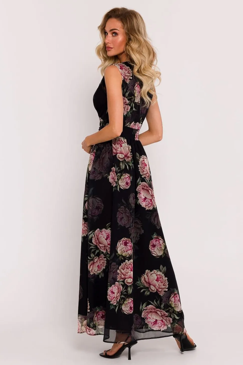 Robe noire fleurie