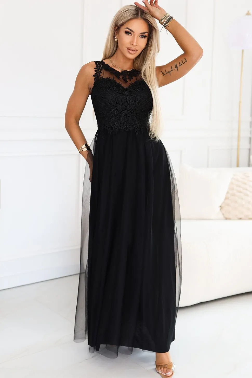 Robe noire longue jupe en tulle