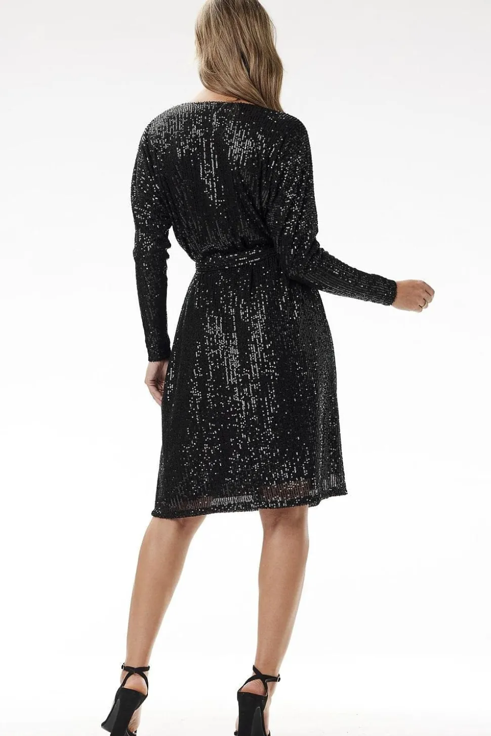 Robe pailletée manches longues