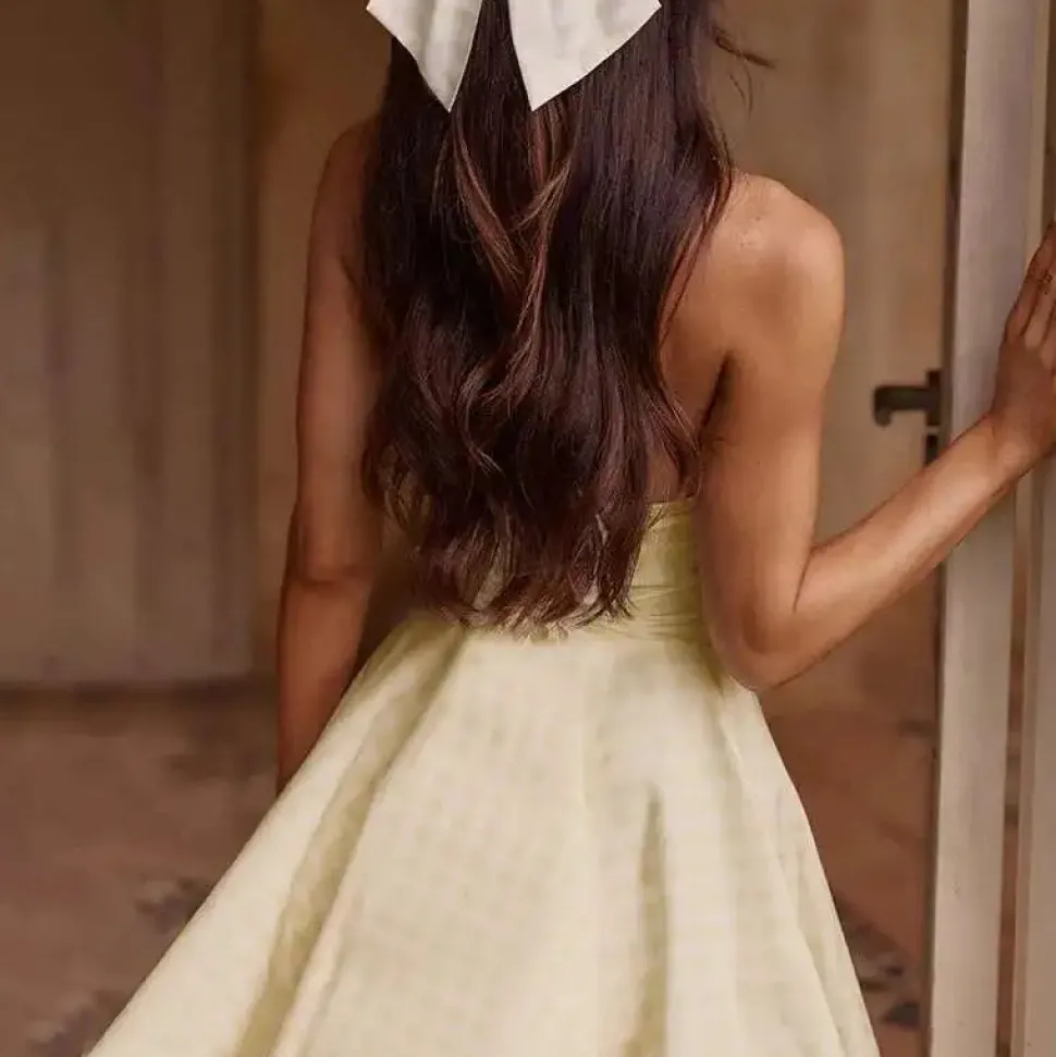 Robe patineuse jaune évasée sans manches