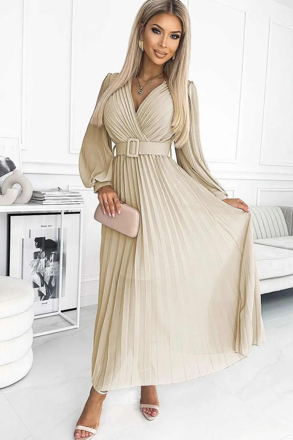 Robe plissée beige longue avec manches longues