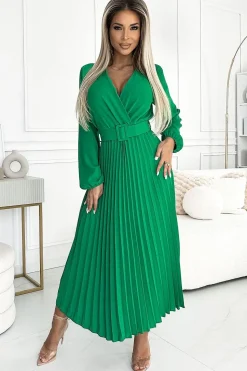 Robe plissée longue verte ceinturée