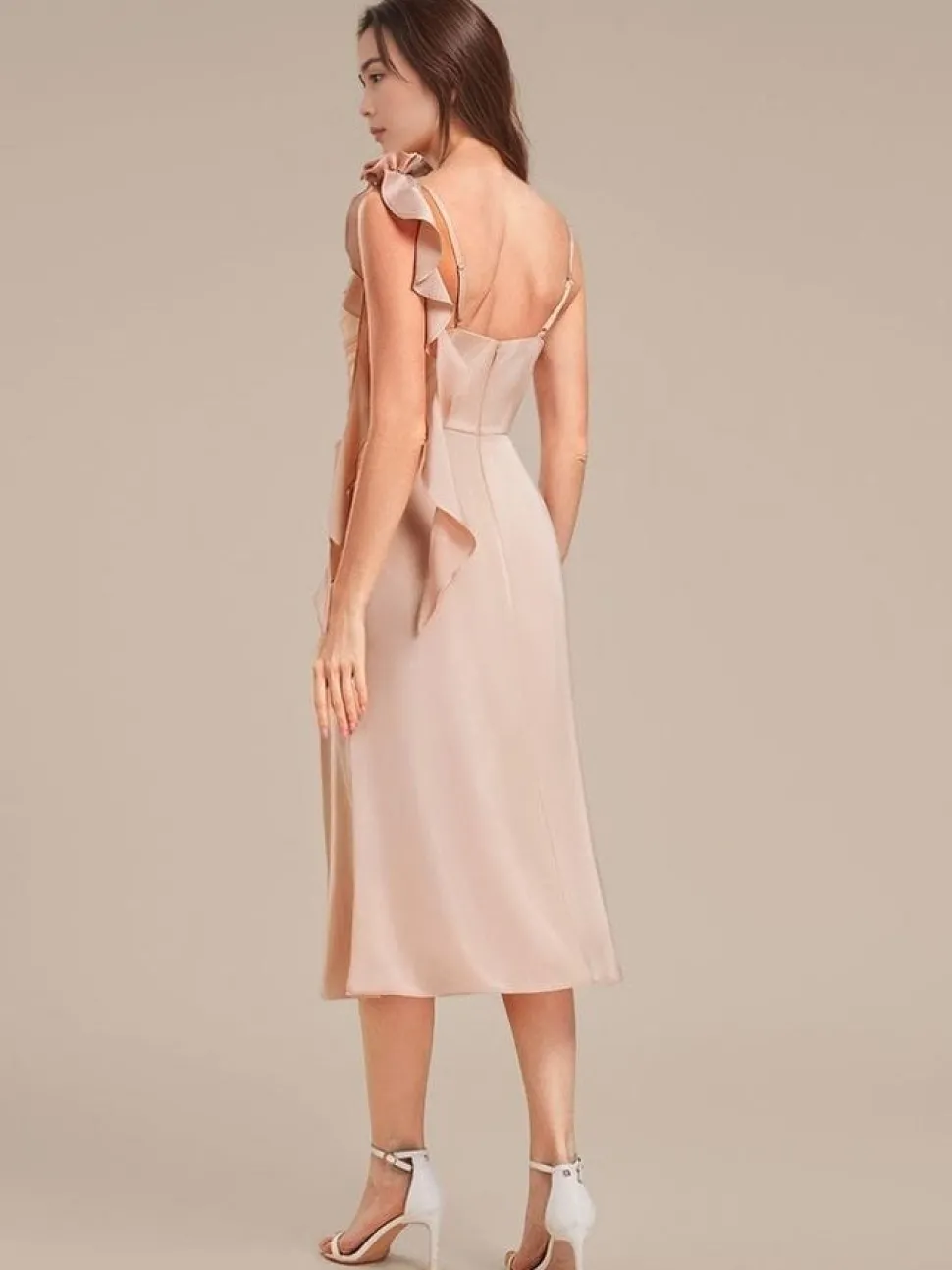 Robe pour invitée au mariage midi couleur champagne