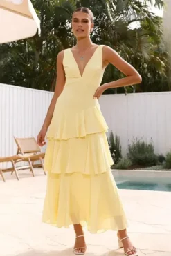 Robe pour unvitée au mariage dos nu fluide