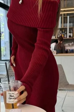 Robe pull longue rouge épaules dénudées