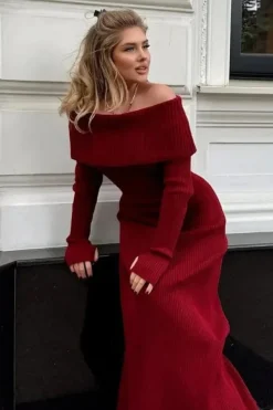 Robe pull longue rouge épaules dénudées