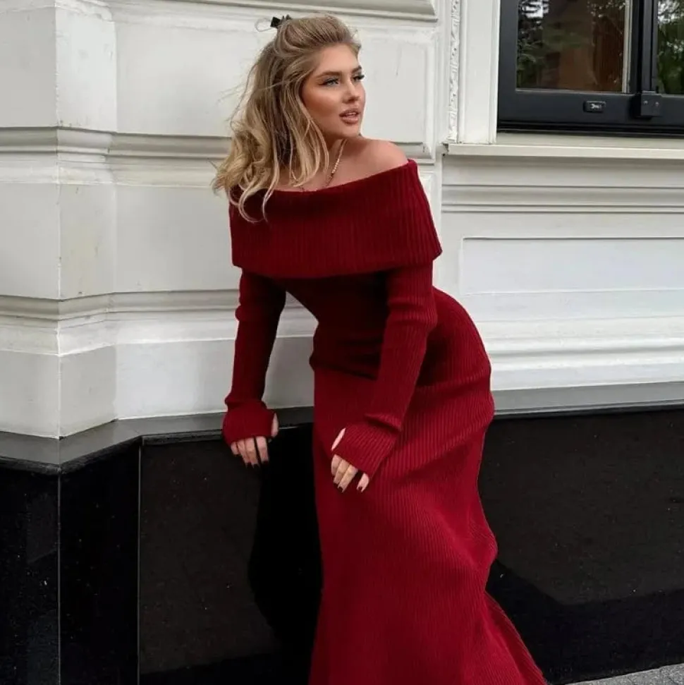 Robe pull longue rouge épaules dénudées