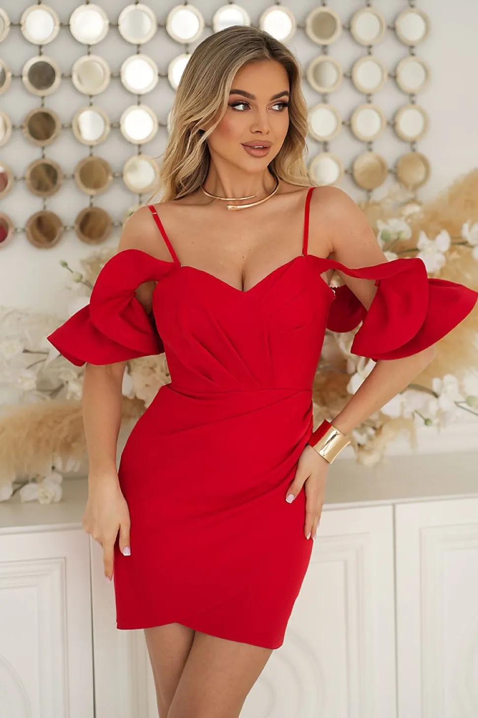 Robe rouge courte manches volantes
