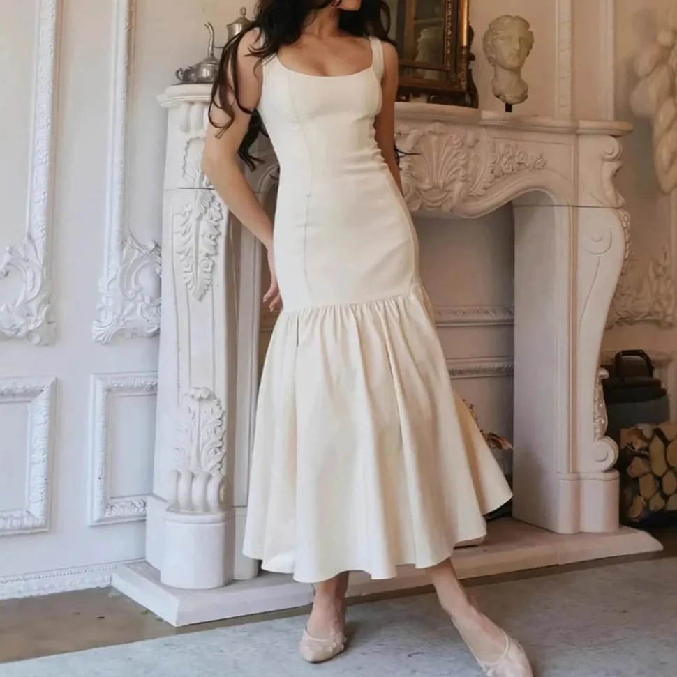 Robe sirène beige sans manches