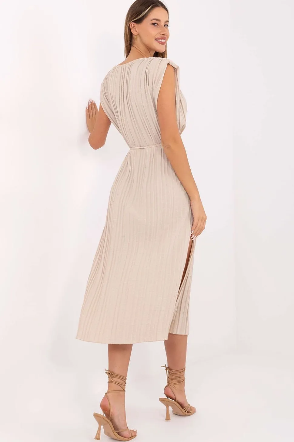 Robe été beige plissée sans manches