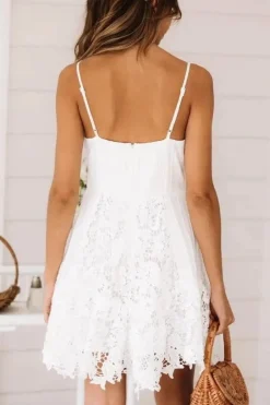 Robe été blanche courte en dentelle